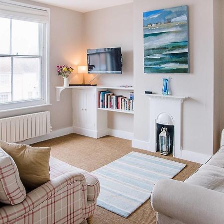 Serendipity, Aldeburgh - An Apartment On The High Street! Экстерьер фото